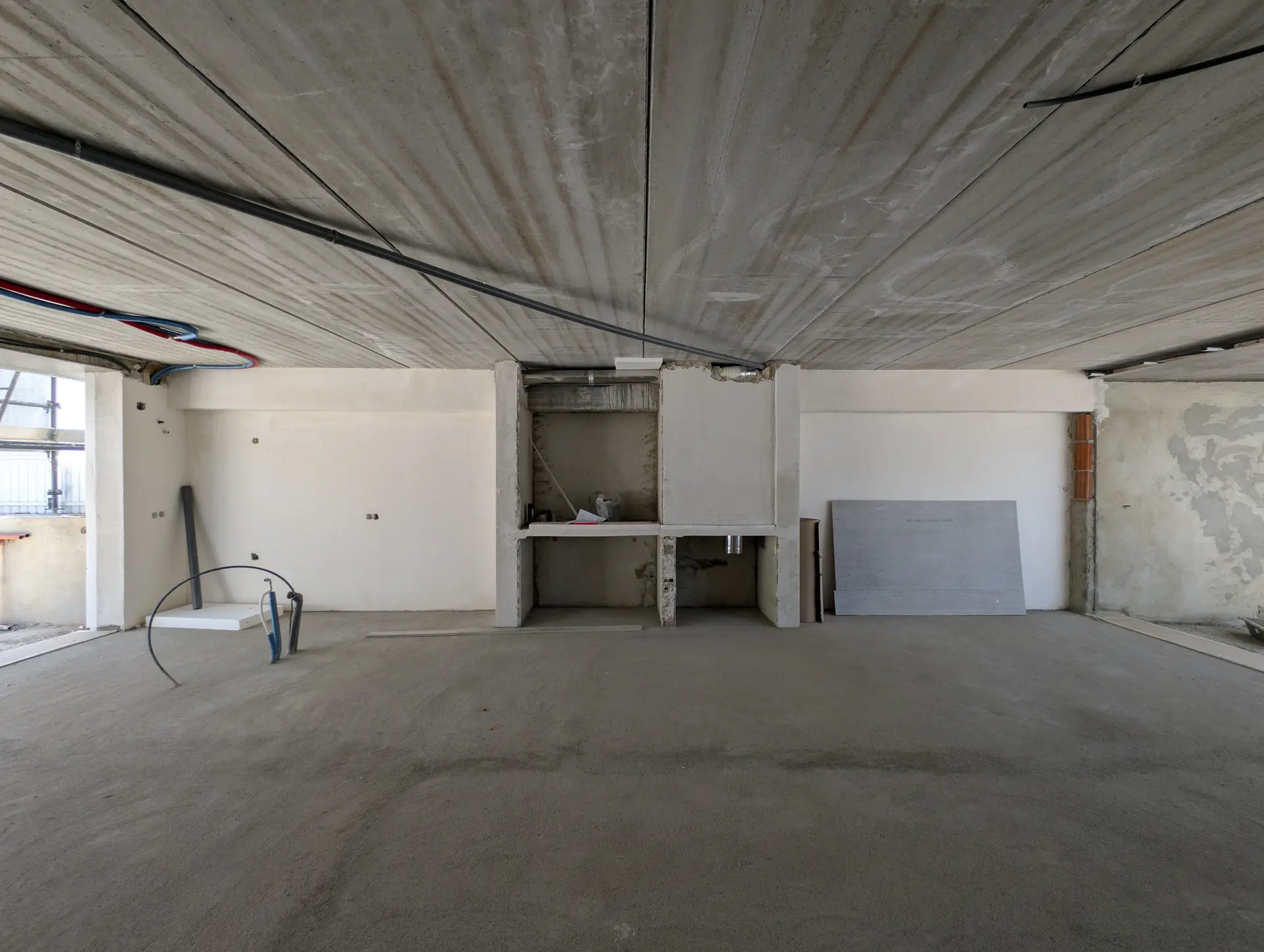 Moradia em Banda — Quinta da Prata — Betonilhas e rebocos