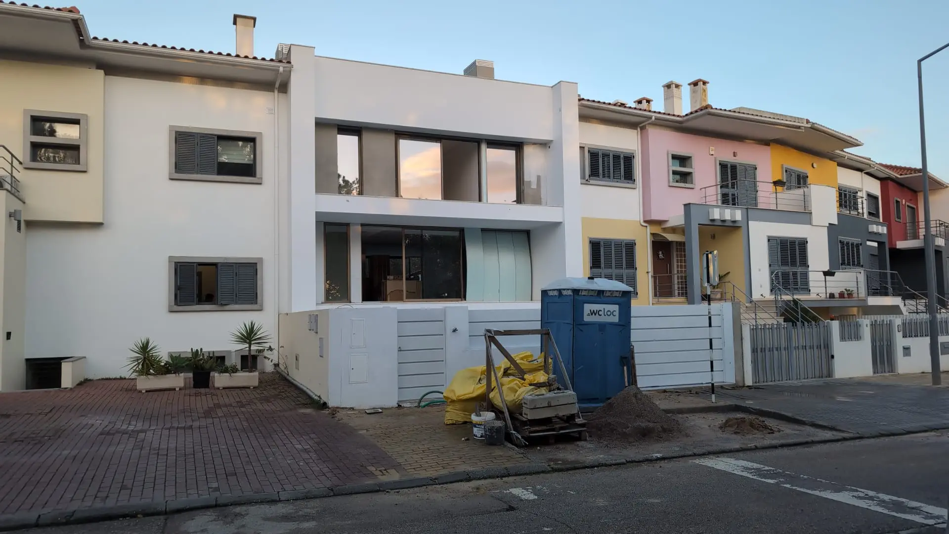 Moradia em Banda — Quinta da Prata — Caixilharias