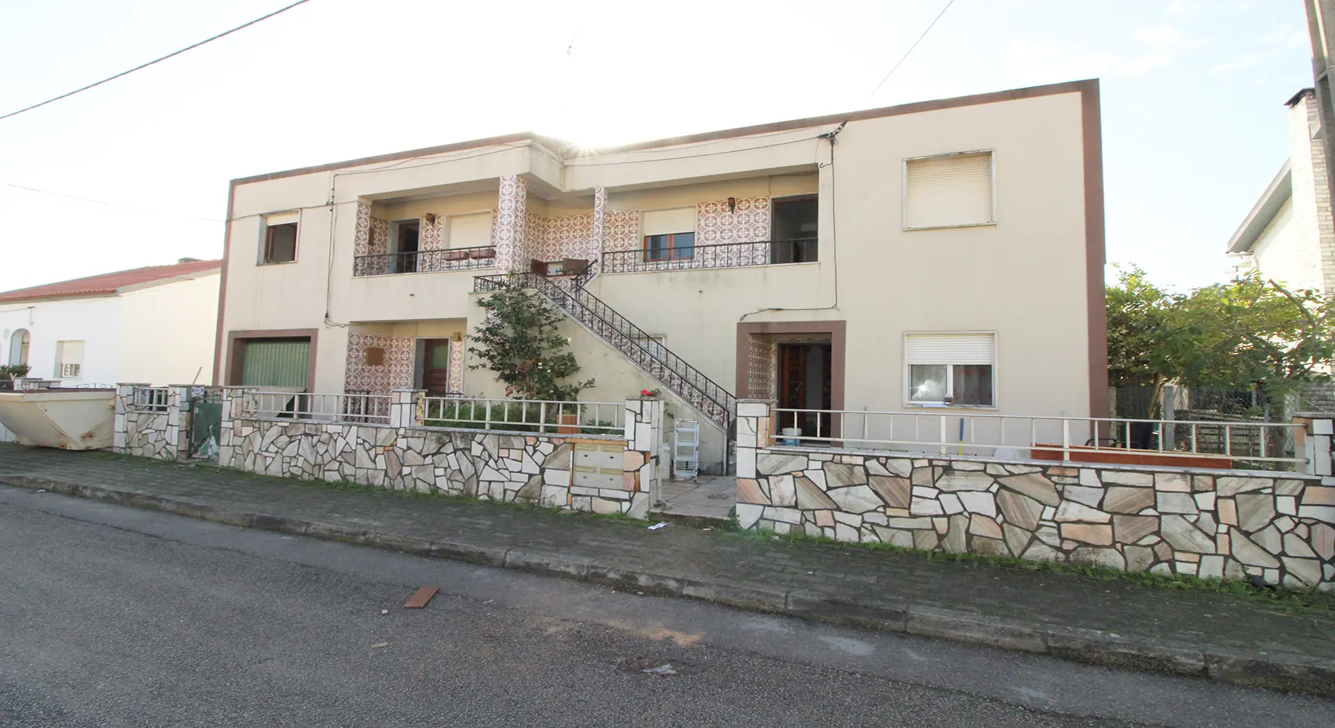 Moradia Multifamiliar em Pinhal dos Frades — Pré-existência