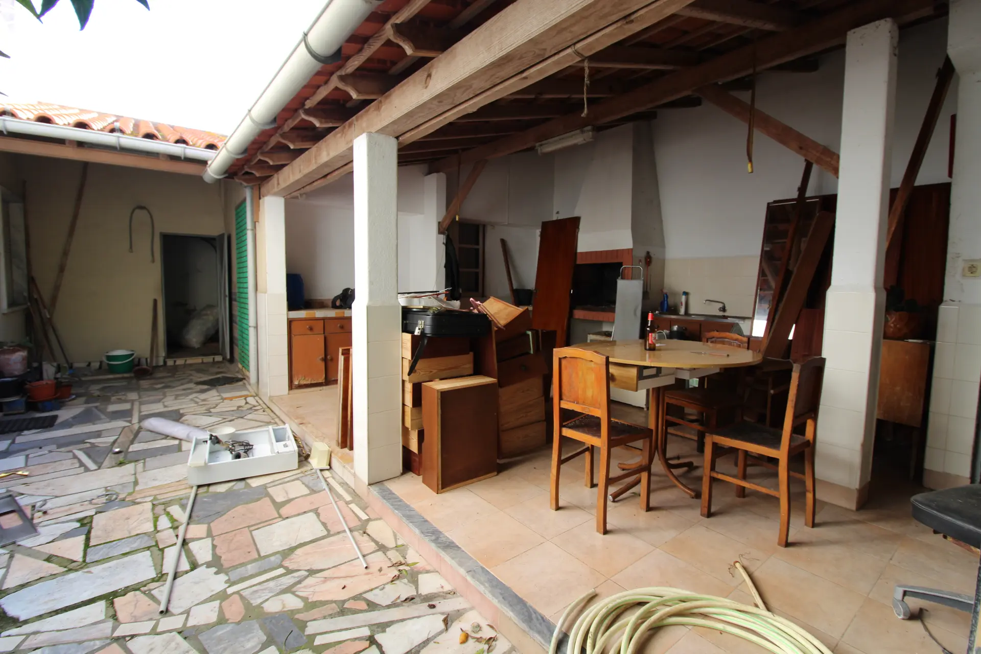 Moradia Multifamiliar em Pinhal dos Frades — Pré-existência