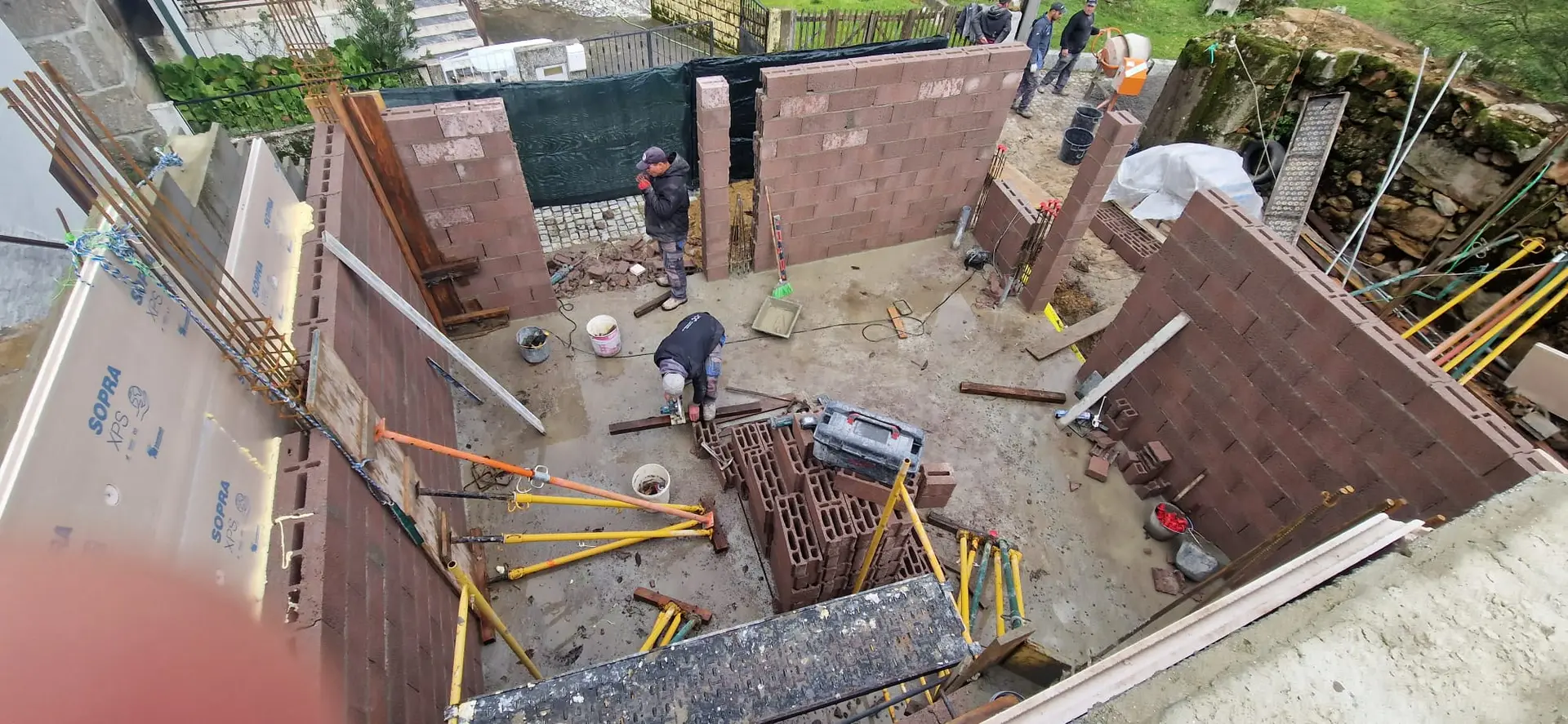 Reconstrução de Moradia no Rossão — Alvenarias