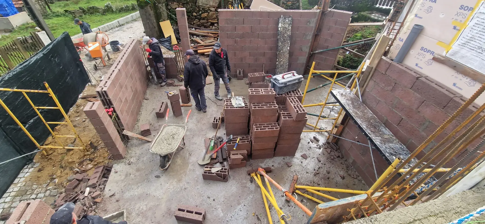 Reconstrução de Moradia no Rossão — Alvenarias