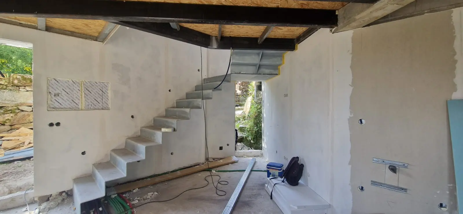 Reconstrução de Moradia no Rossão — Escadas