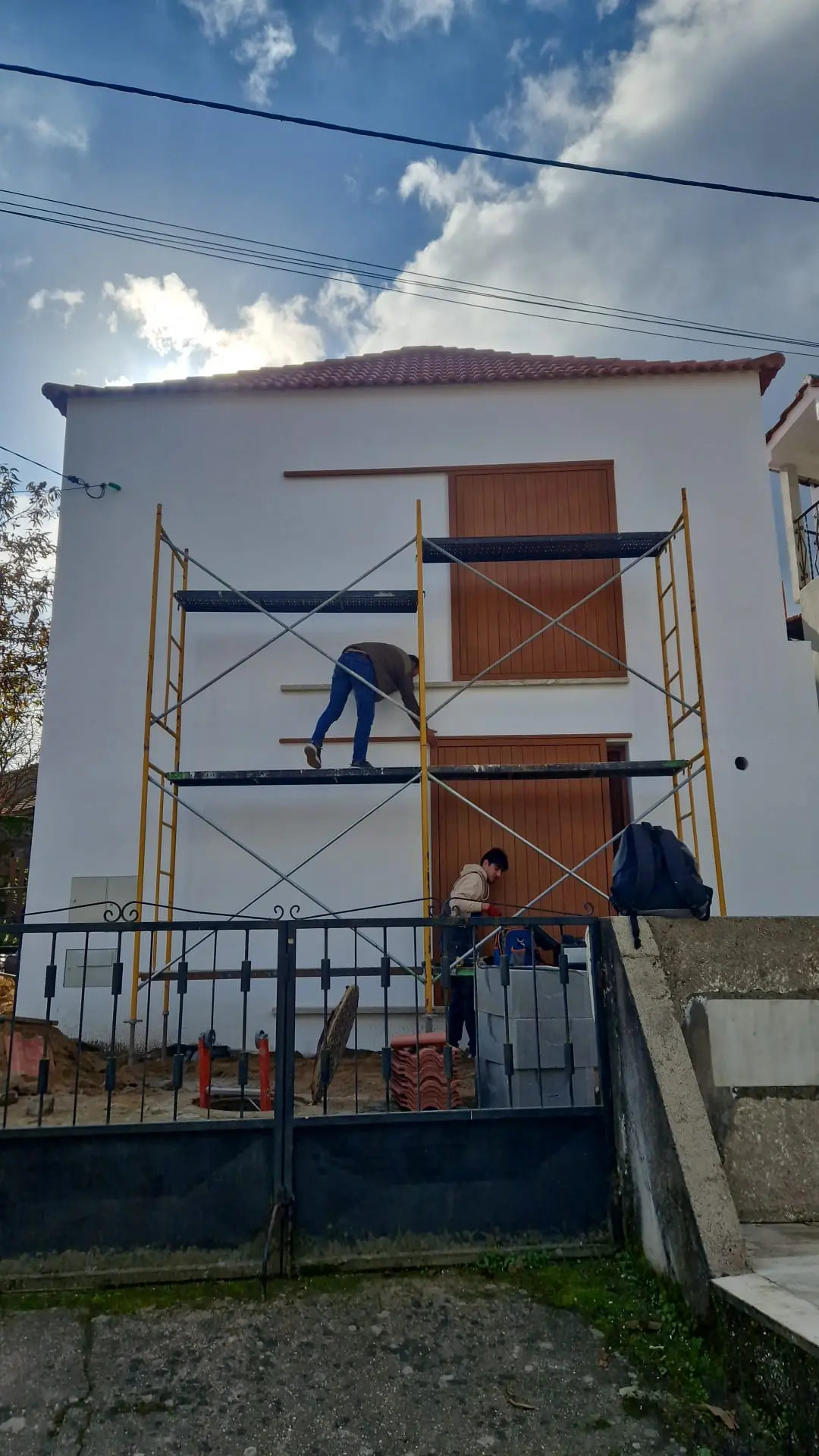 Reconstrução de Moradia no Rossão — Fachada