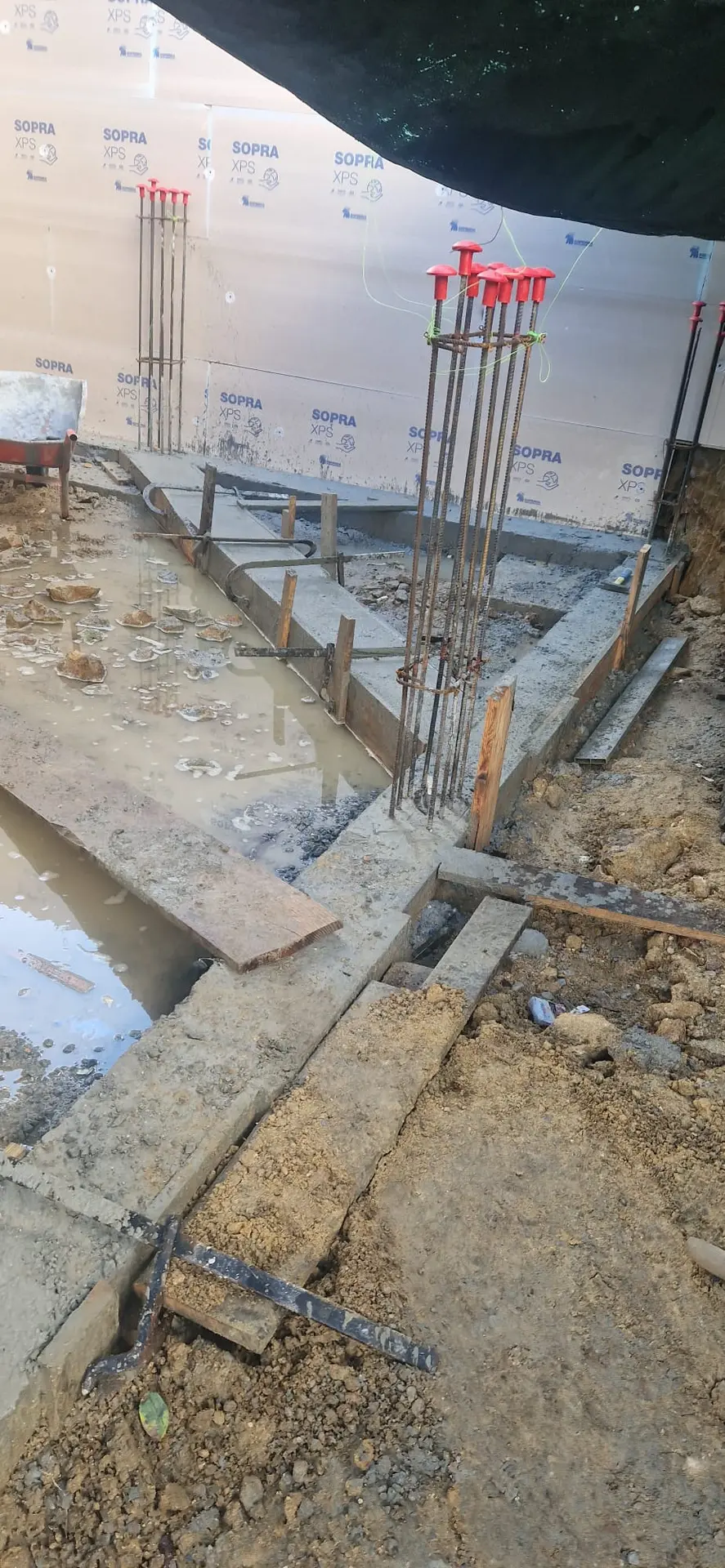 Reconstrução de Moradia no Rossão — Fundações