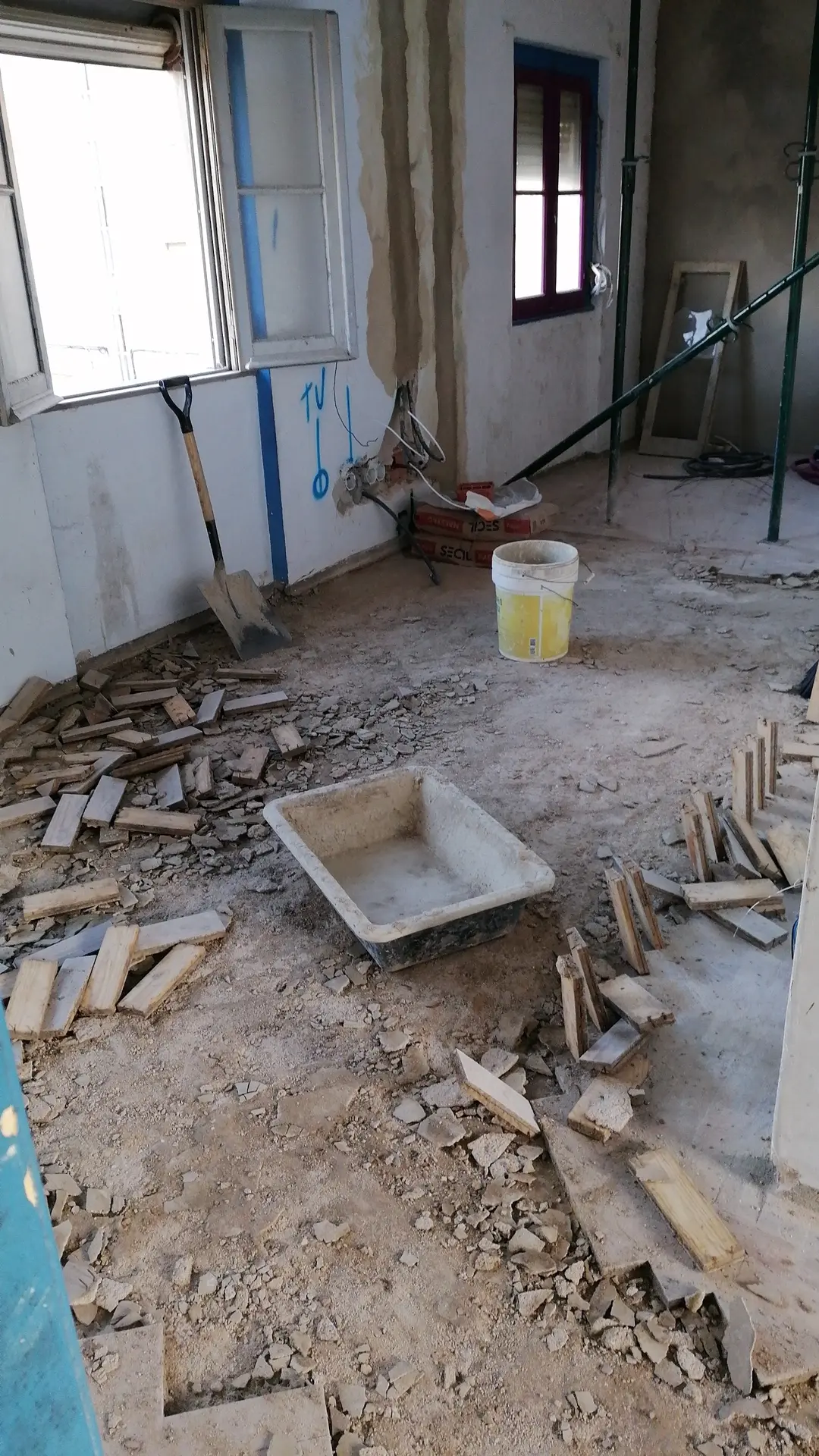 Remodelação de Apartamento no Seixal — Demolições