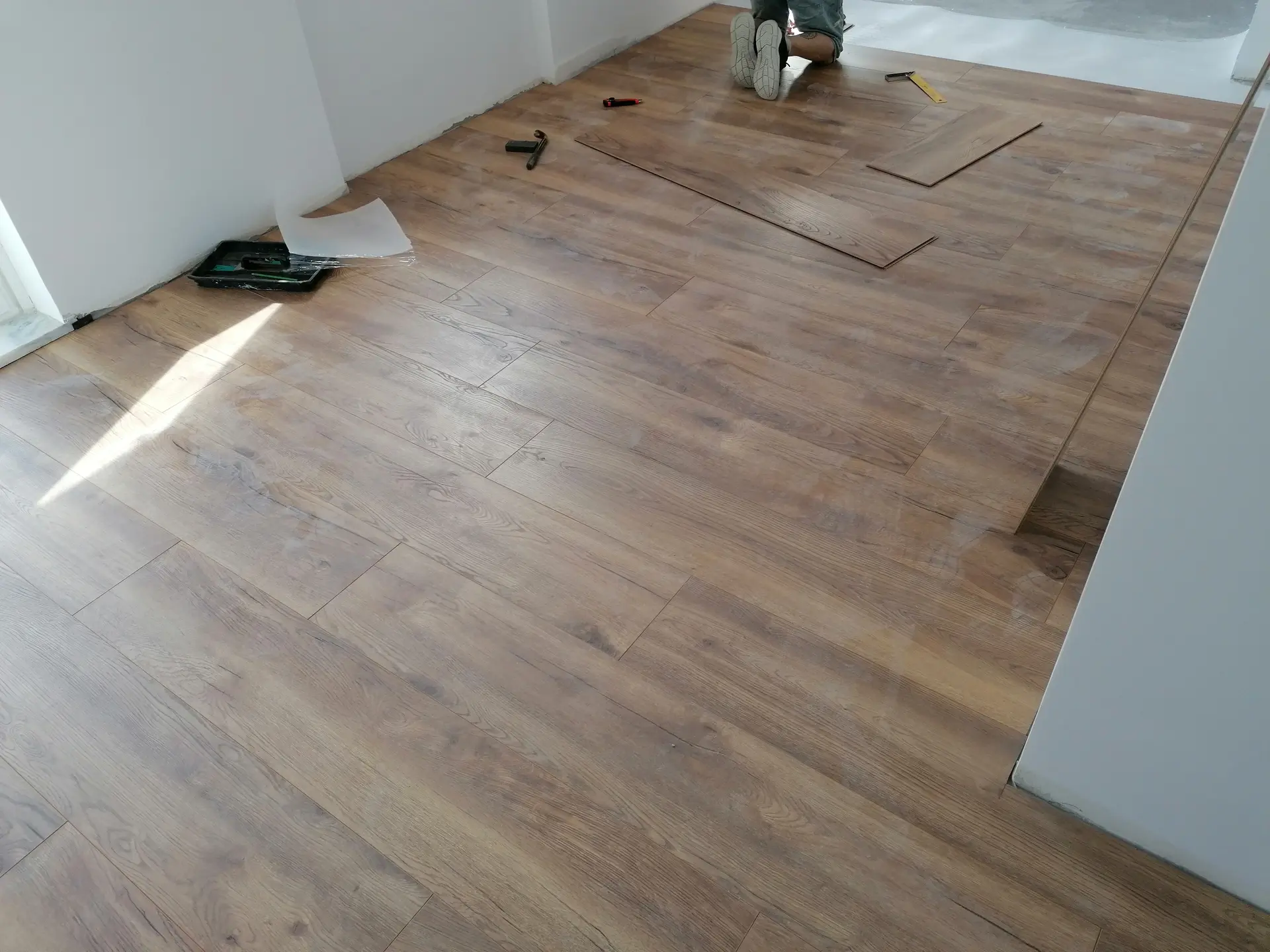 Remodelação de Apartamento no Seixal — Pavimentos e carpintarias