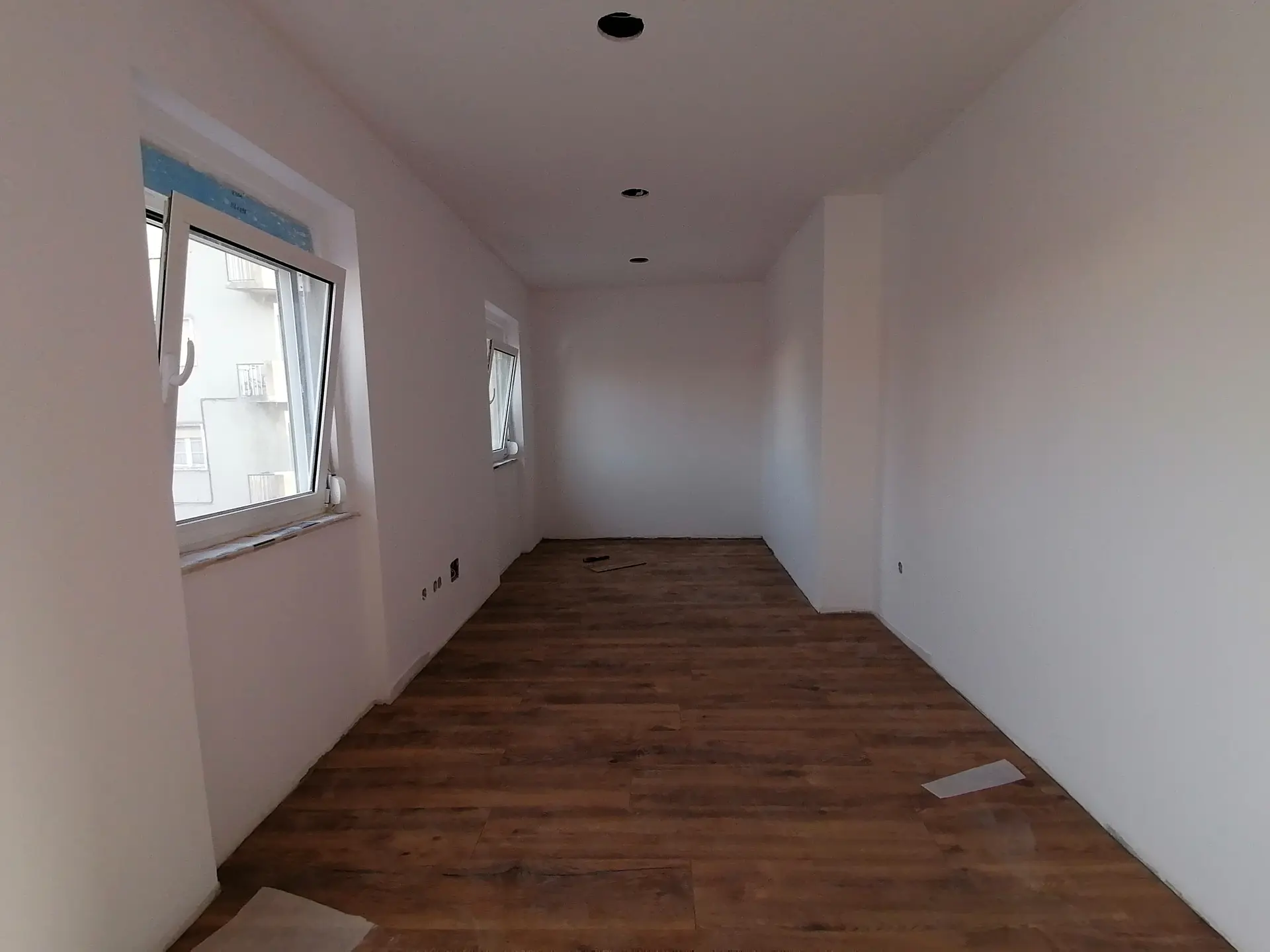 Remodelação de Apartamento no Seixal — Pavimentos e carpintarias