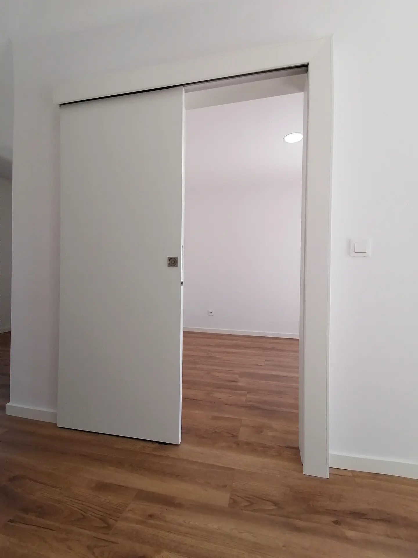 Remodelação de Apartamento no Seixal — Pavimentos e carpintarias