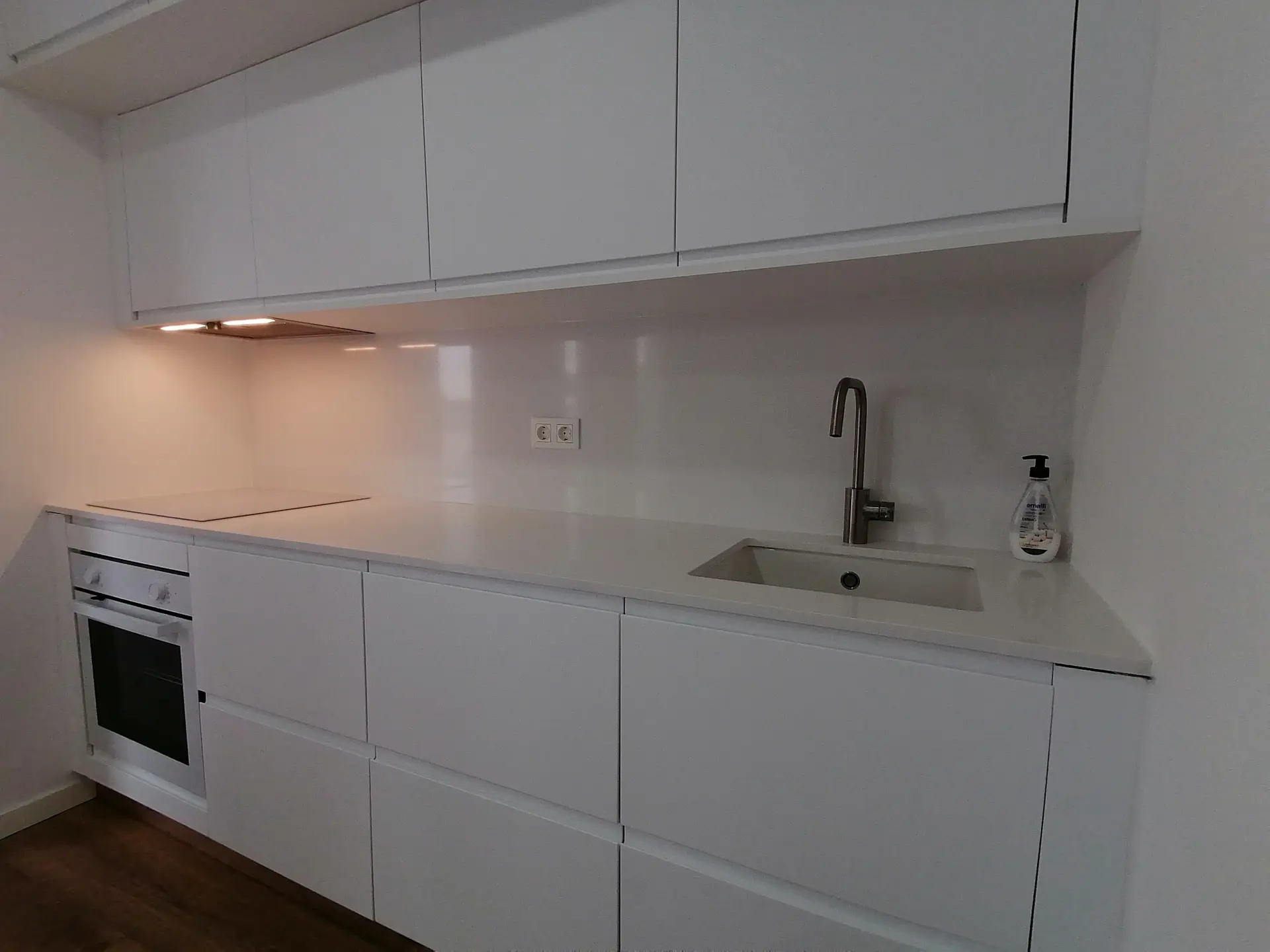 Remodelação de Apartamento no Seixal — Pavimentos e carpintarias