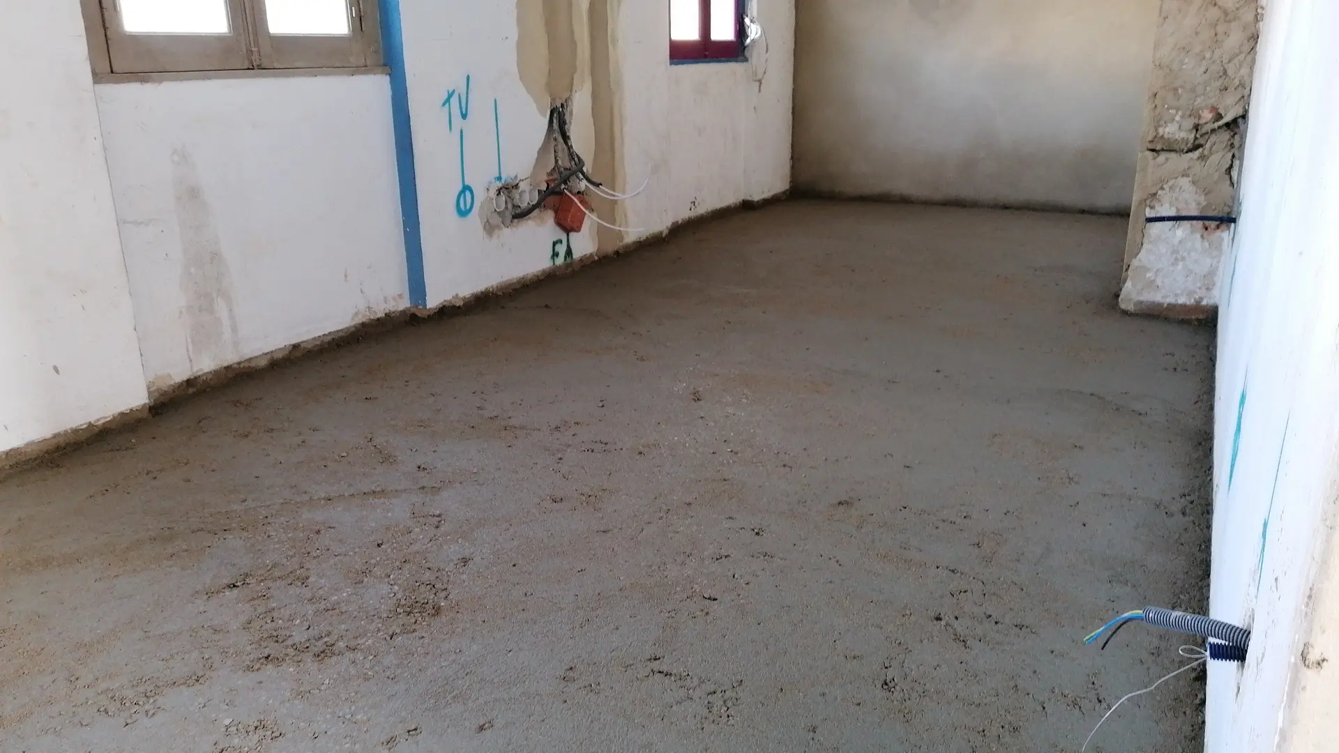 Remodelação de Apartamento no Seixal — Rebocos e betonilhas