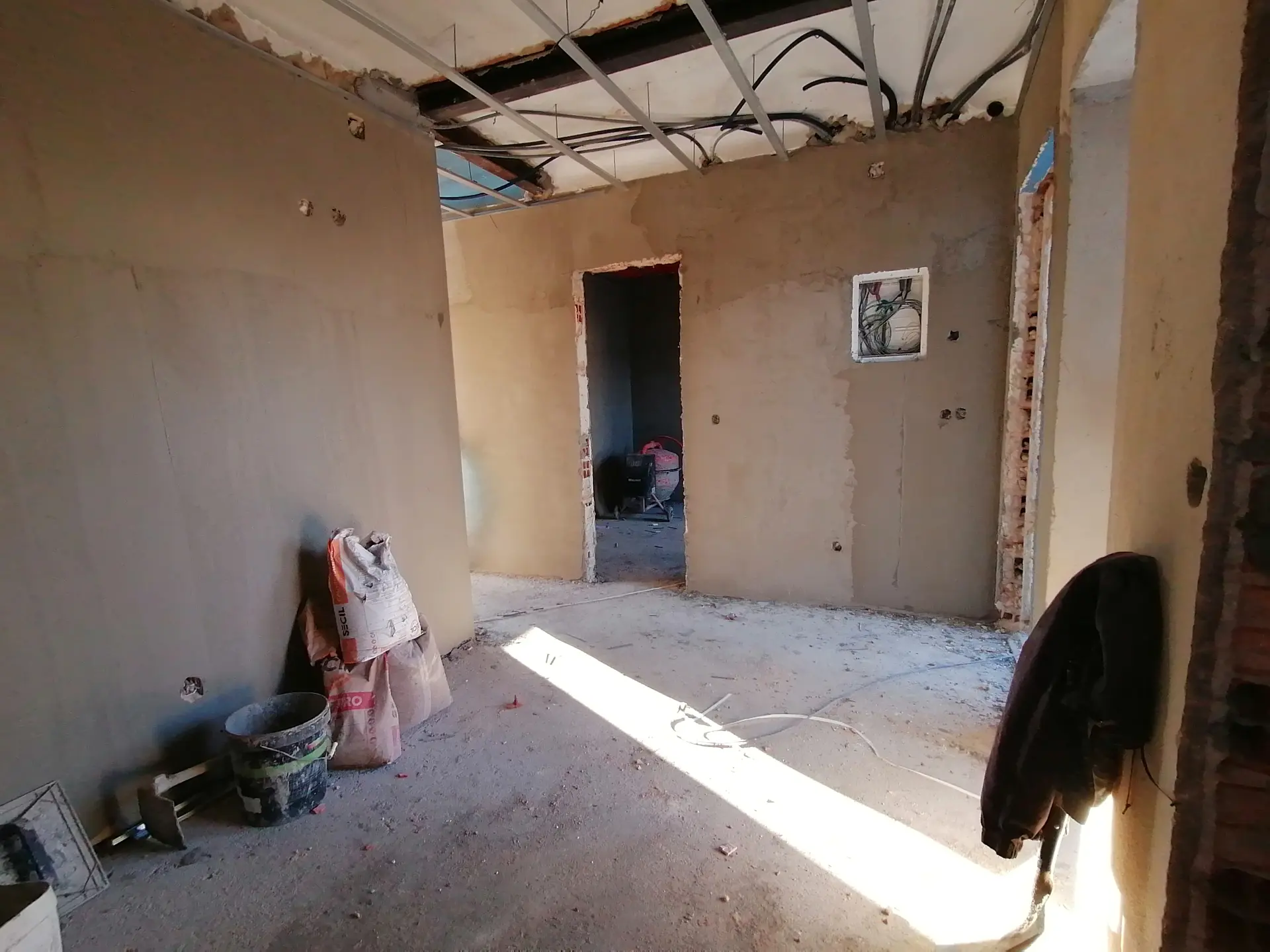 Remodelação de Apartamento no Seixal — Rebocos e betonilhas
